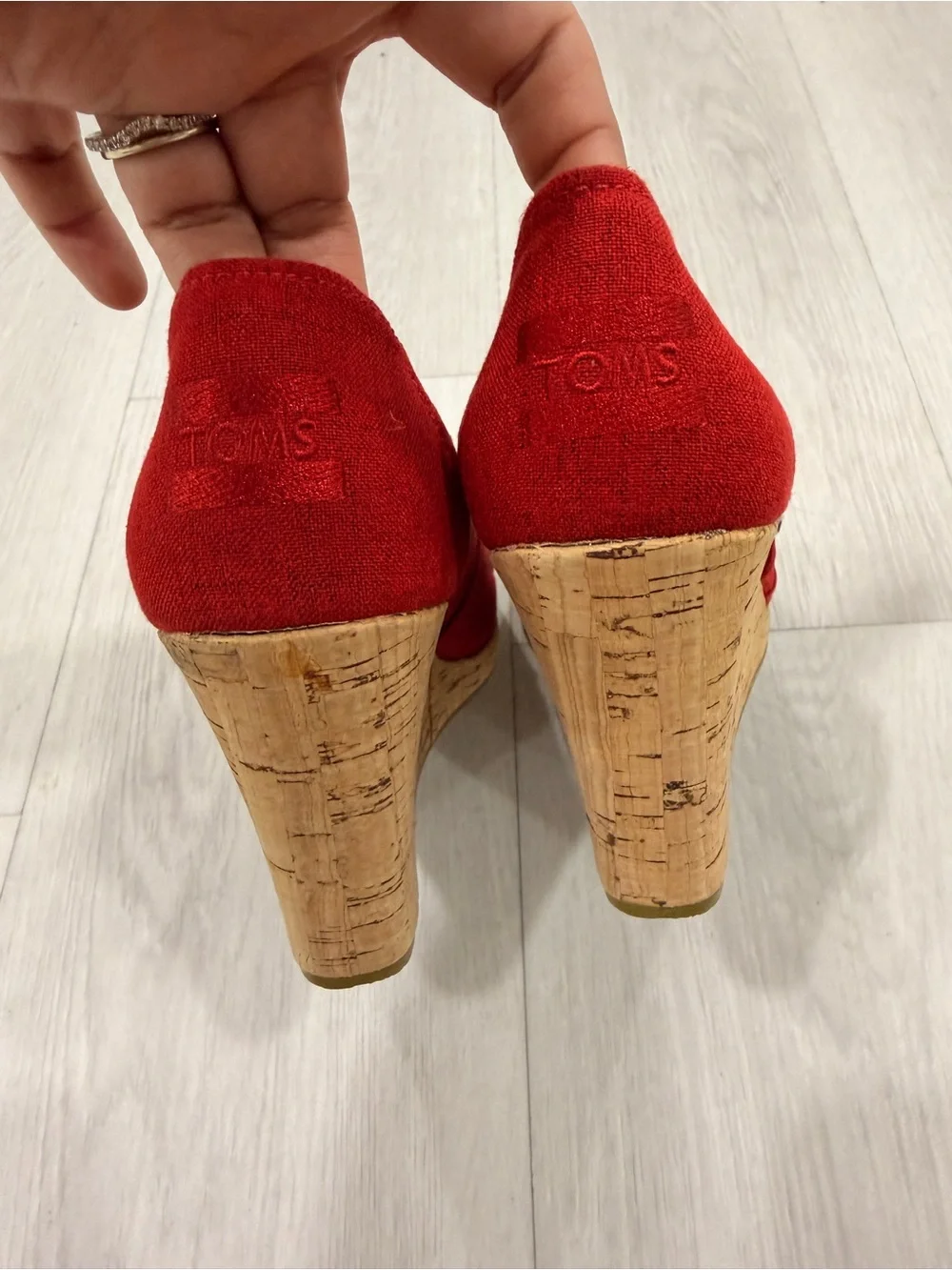 Toms heel material shoes
