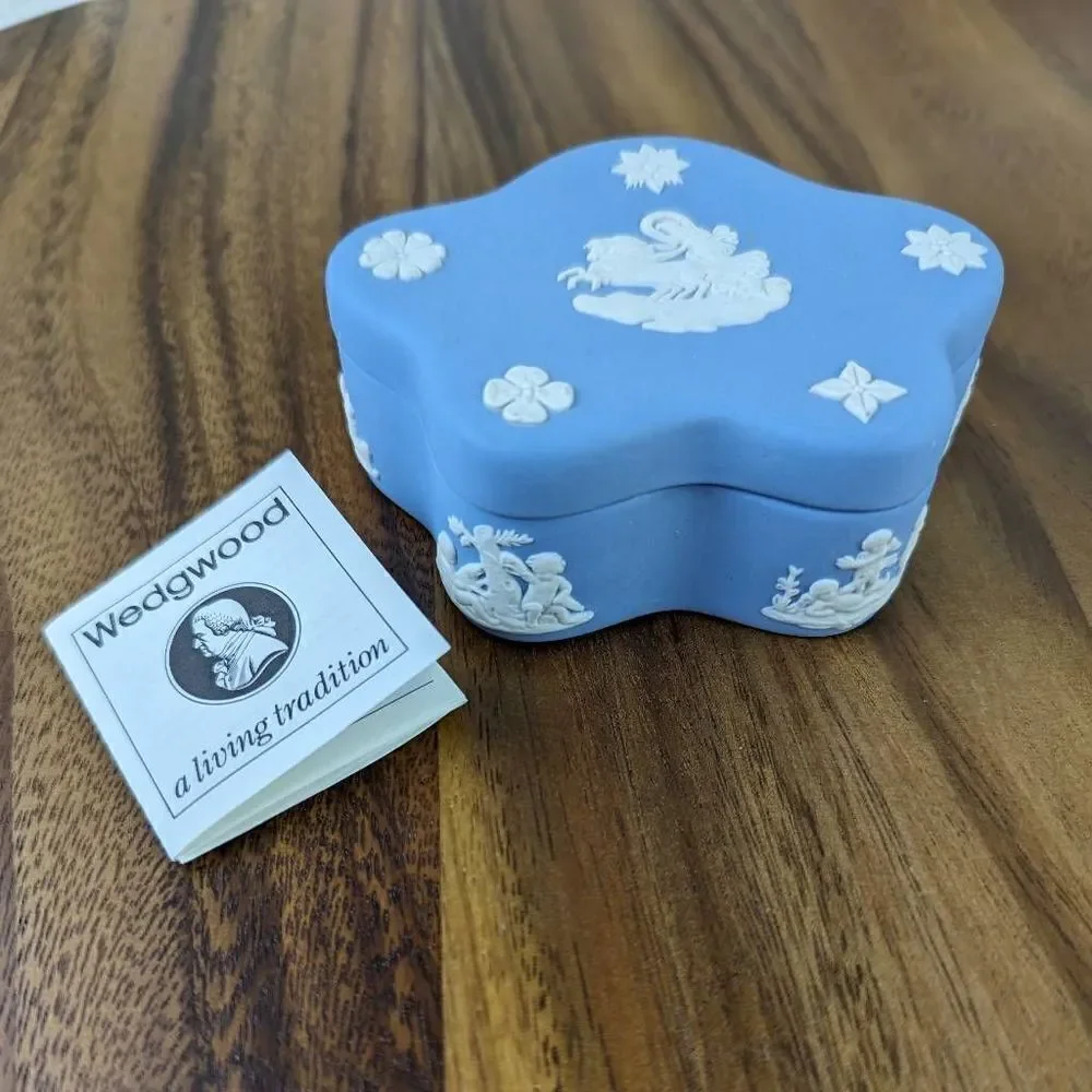 Wedgwood pentafoil jasper