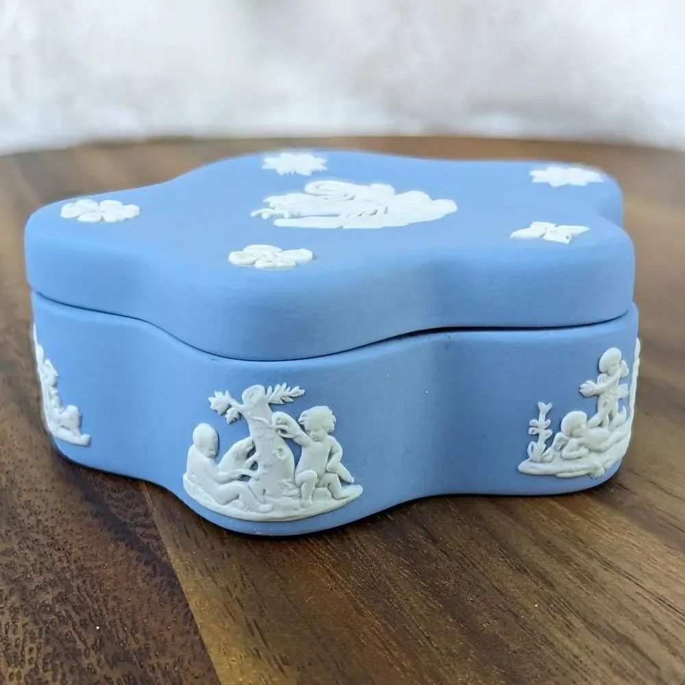 Wedgwood pentafoil jasper