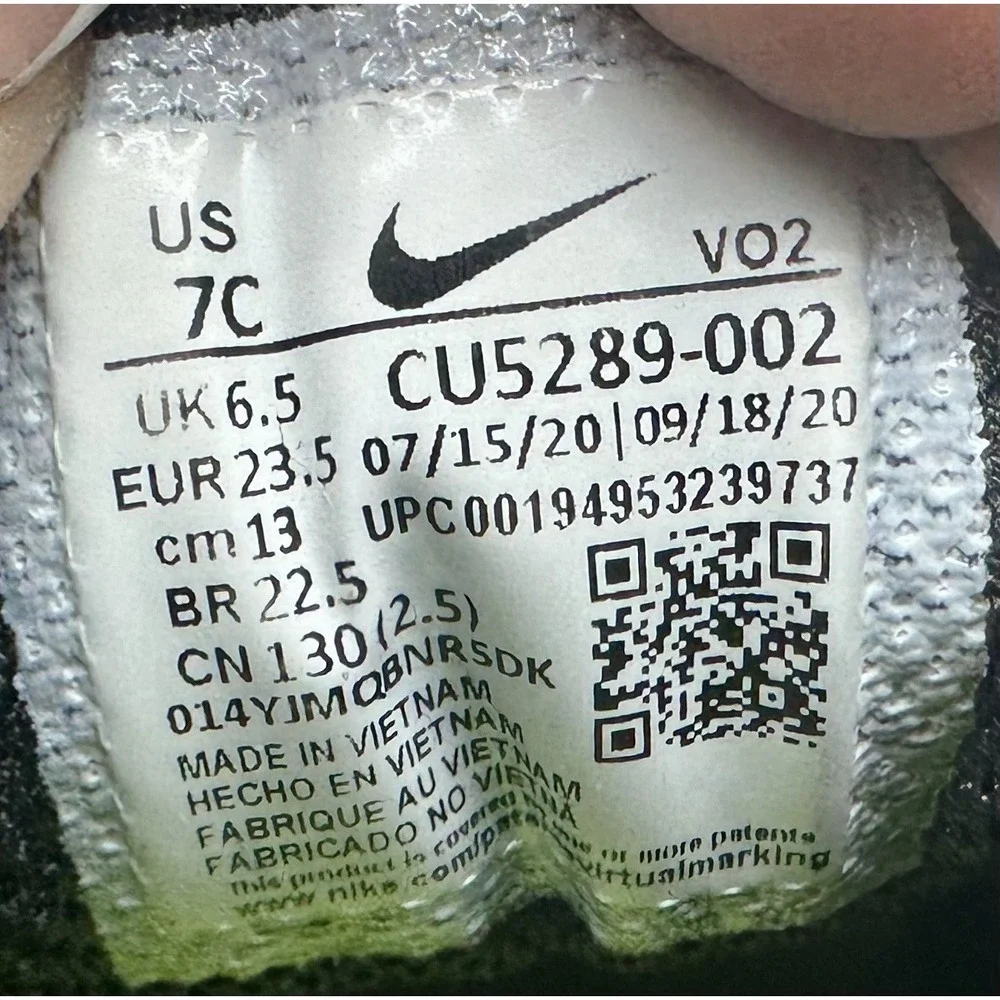 Nike toggle shoe