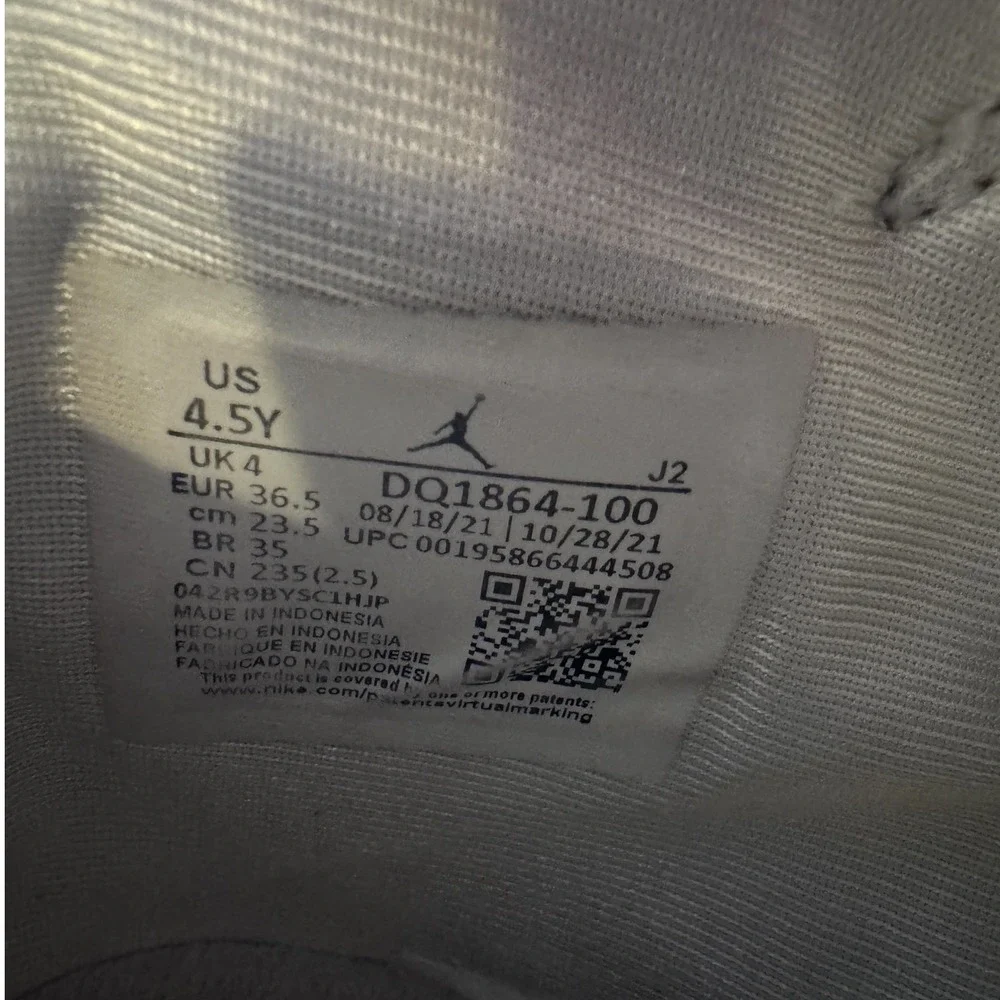Kids Nike Air Jordan 1 Mid GS White Sneakers Size 4.5Y‎