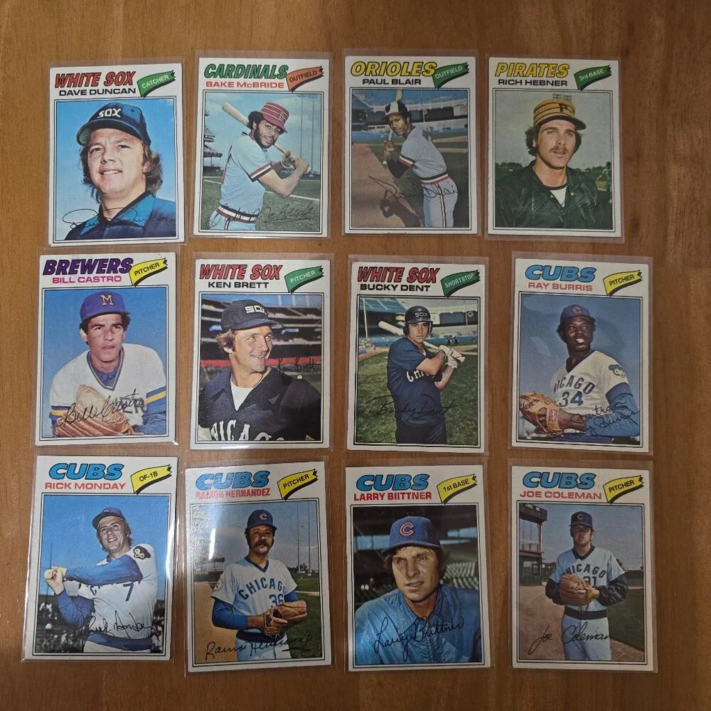 1977 Topps Baseball Cards in Plastic Sleeves‎ (lot of 25)