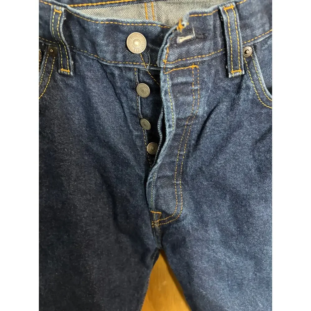 Levis features signature