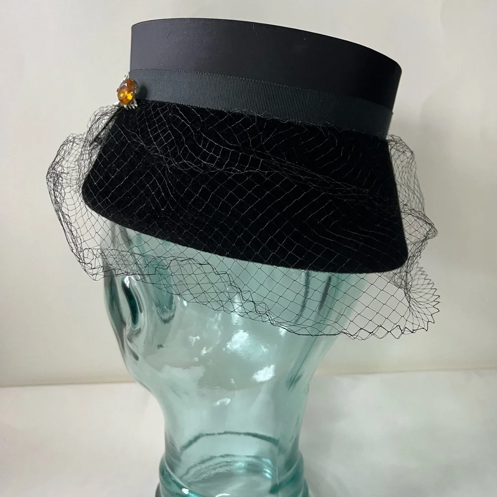 Vintage Peachbloom Velour Ladies Hat Union Made Size Medium Black with hatpin
