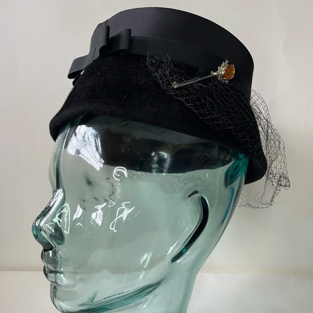 Vintage Peachbloom Velour Ladies Hat Union Made Size Medium Black with hatpin