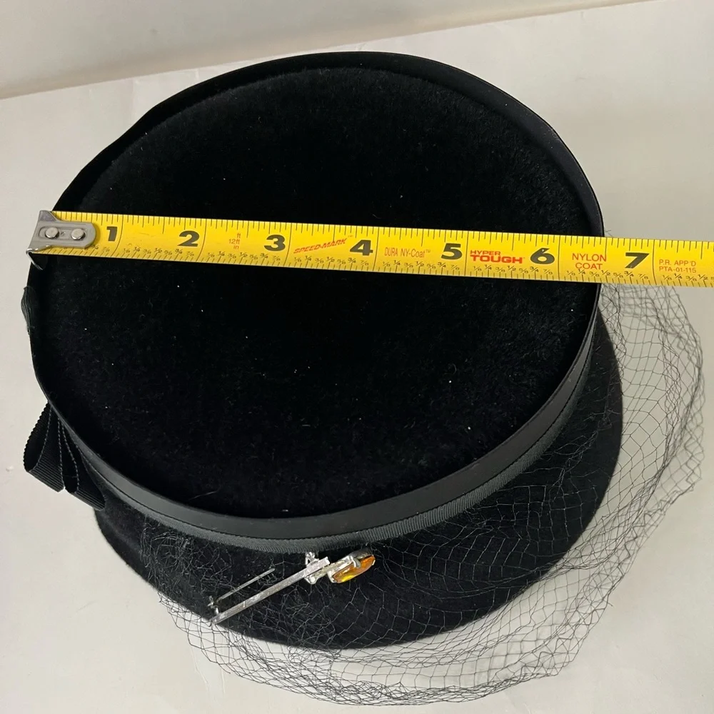 Vintage Peachbloom Velour Ladies Hat Union Made Size Medium Black with hatpin