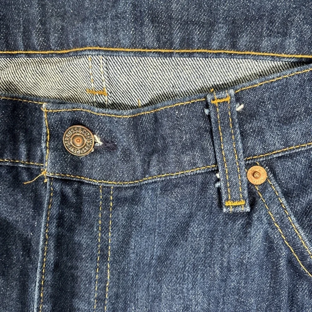 Levis back waist