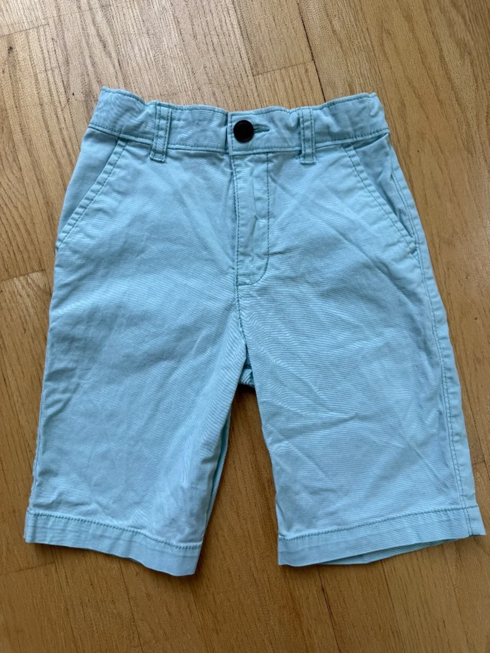 Oshkosh Boys Size 7 shorts Lake Blue Color 🌊