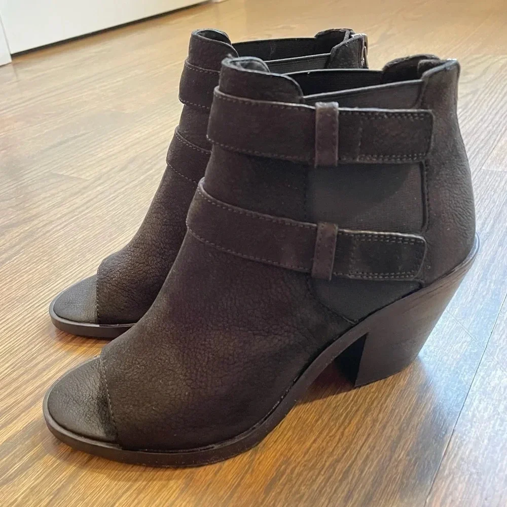 EILEEN FISHER List Nubuck Peep Toe Bootie Leather size 5
