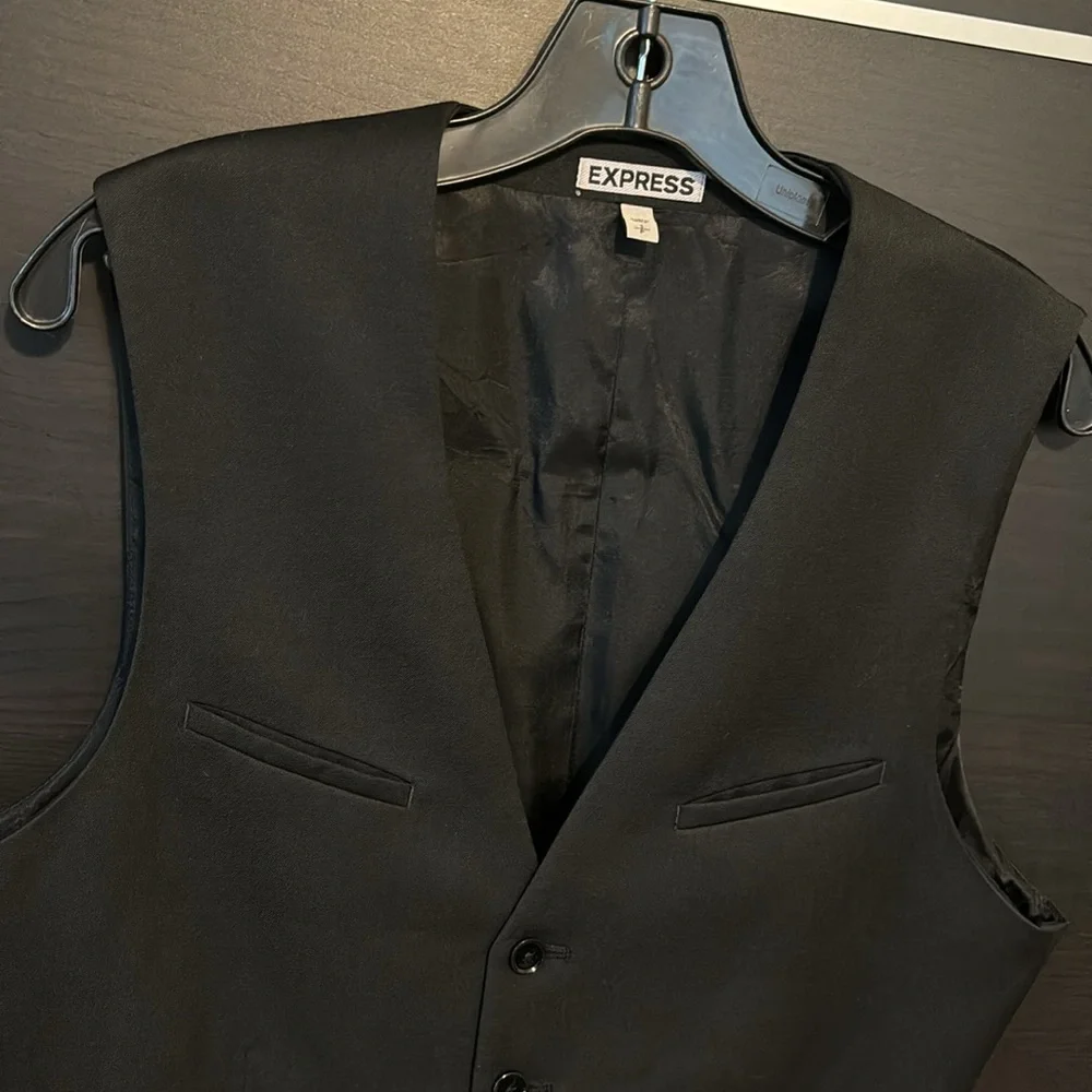 Express Men’s Adjustable Back Black Vest
