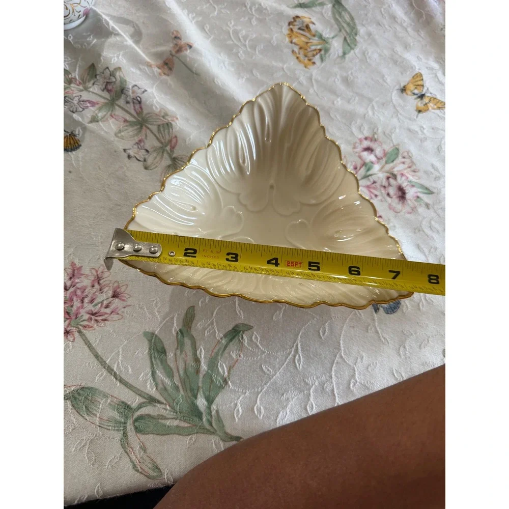 Lenox vanity triangular cream
