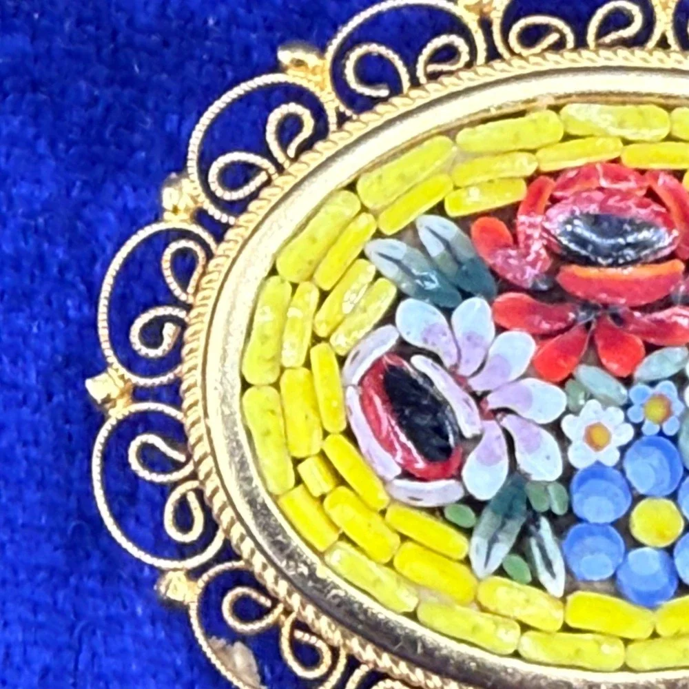 Vintage‎ Micri Mosaic Brooch Gold Tone Yellow Background Stamped Italy
