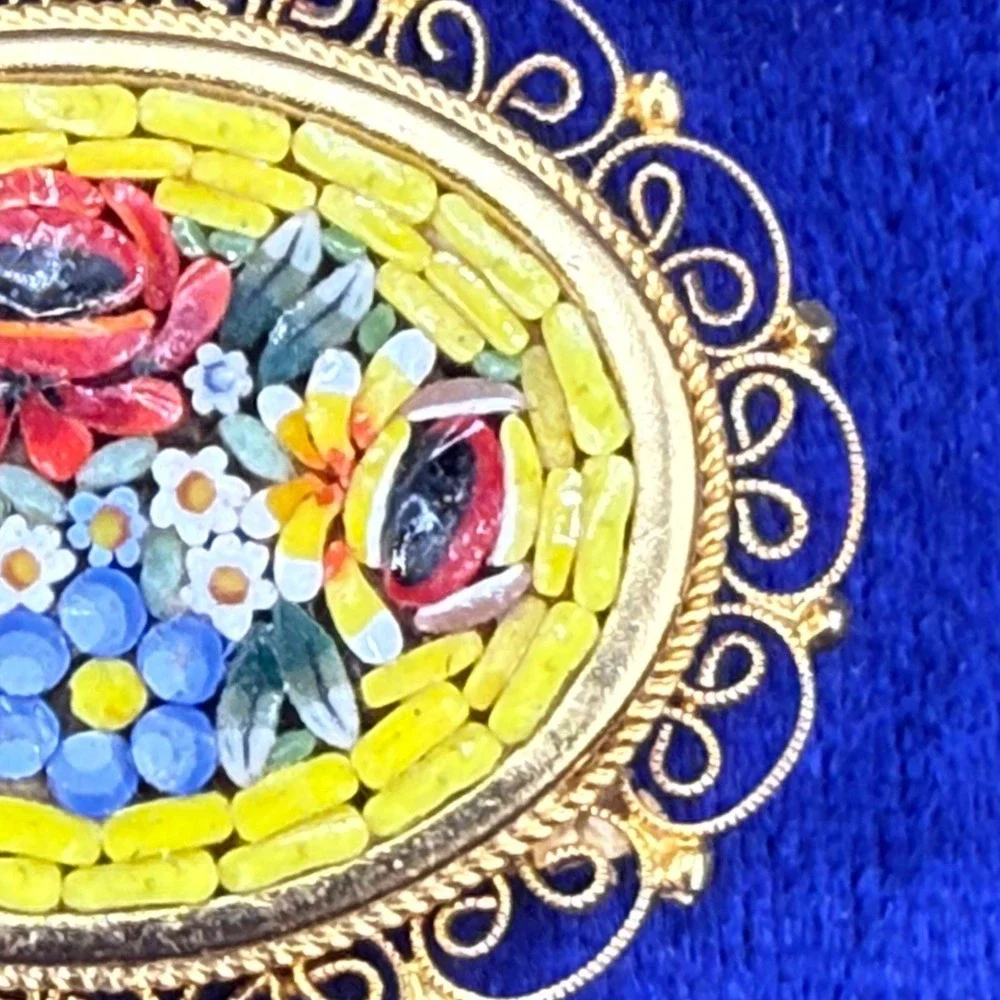 Vintage‎ Micri Mosaic Brooch Gold Tone Yellow Background Stamped Italy