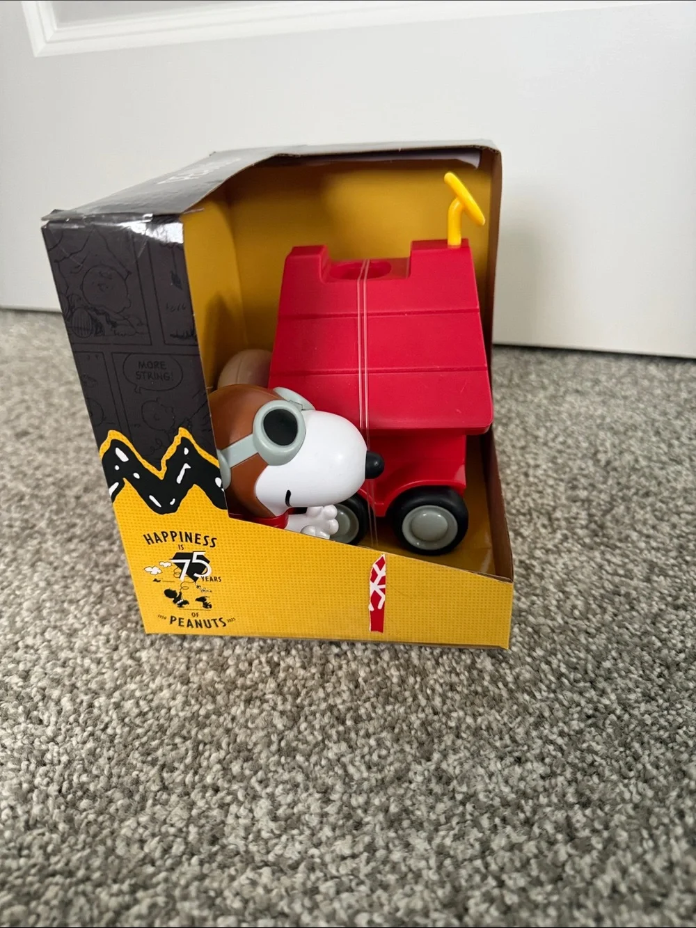 Peanuts branded snoopy