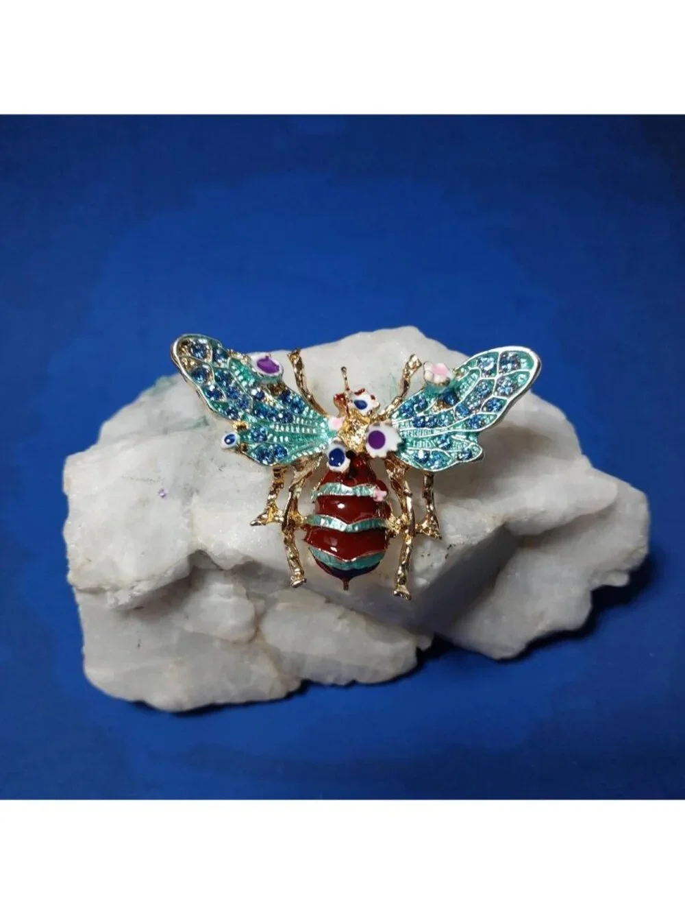 No Brand bee brooches
