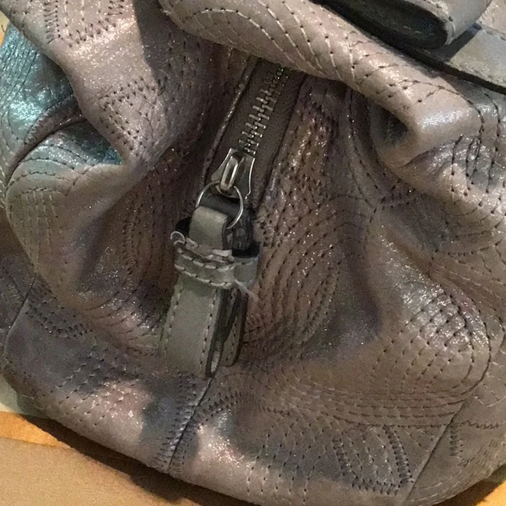 Coach handbag compartments