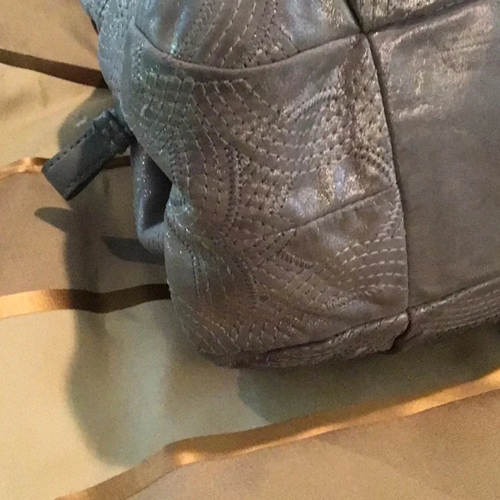 Coach handbag compartments