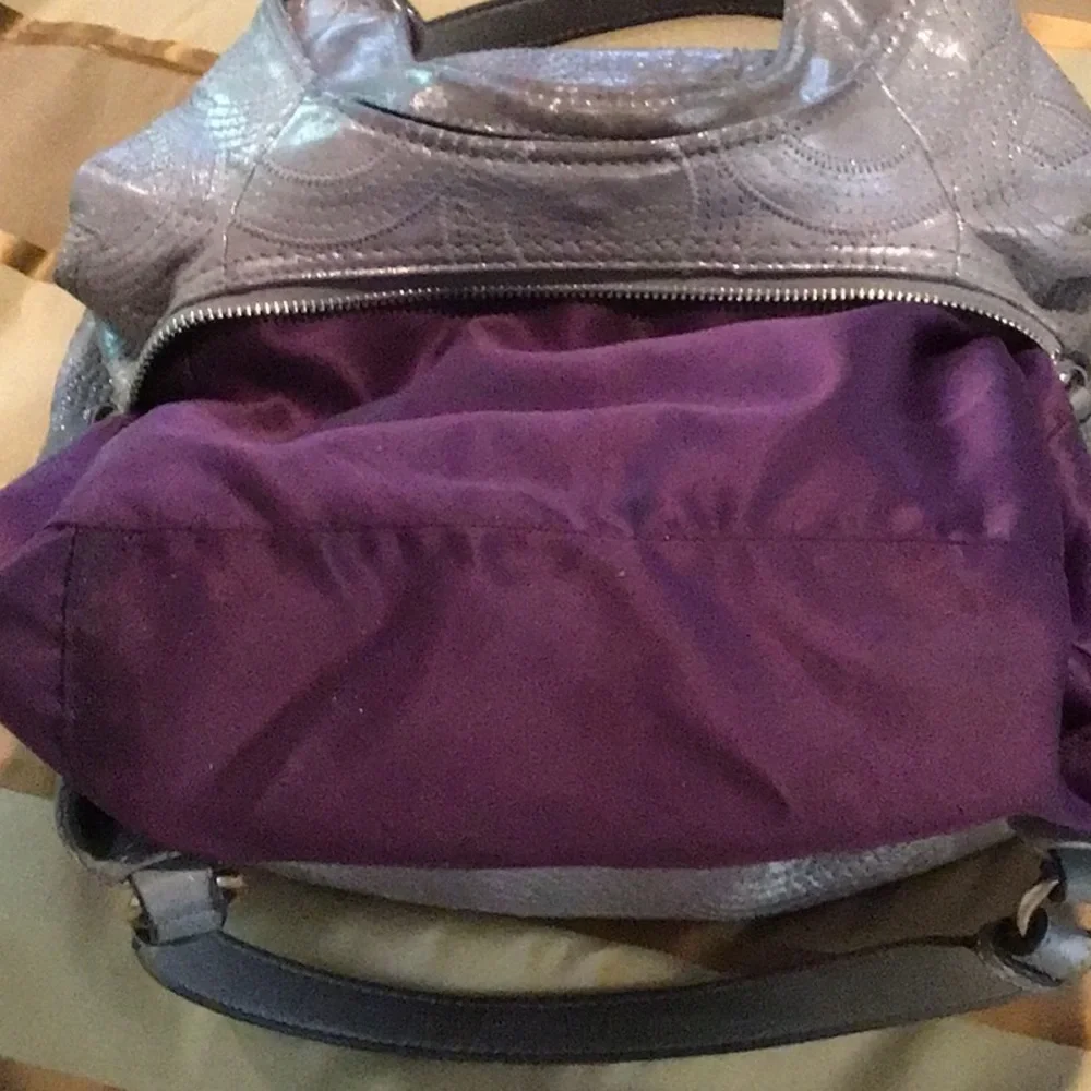 Coach handbag compartments