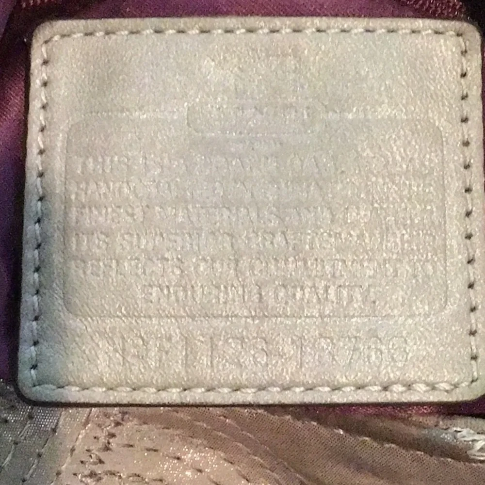 Coach handbag compartments