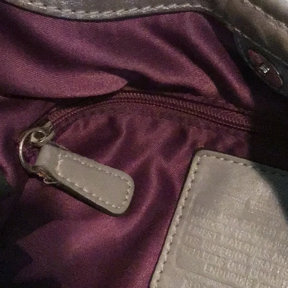 Coach handbag compartments