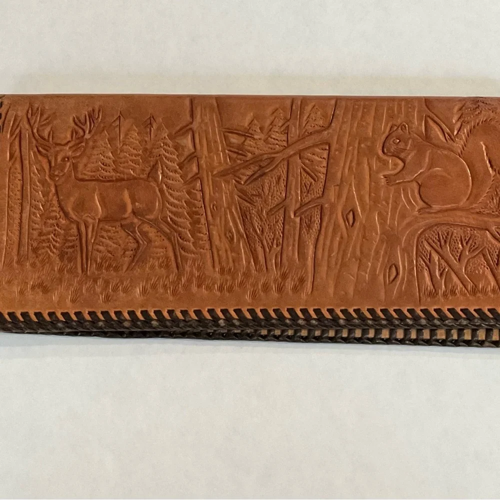 VINTAGE HAND TOOLED LEATHER BILL HOLDER‎ ENGRAVED HAZEL BISHOP
