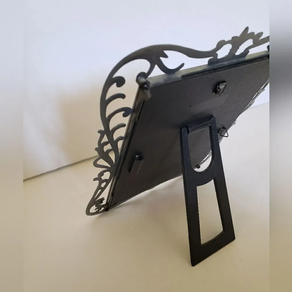 N/A metal photo