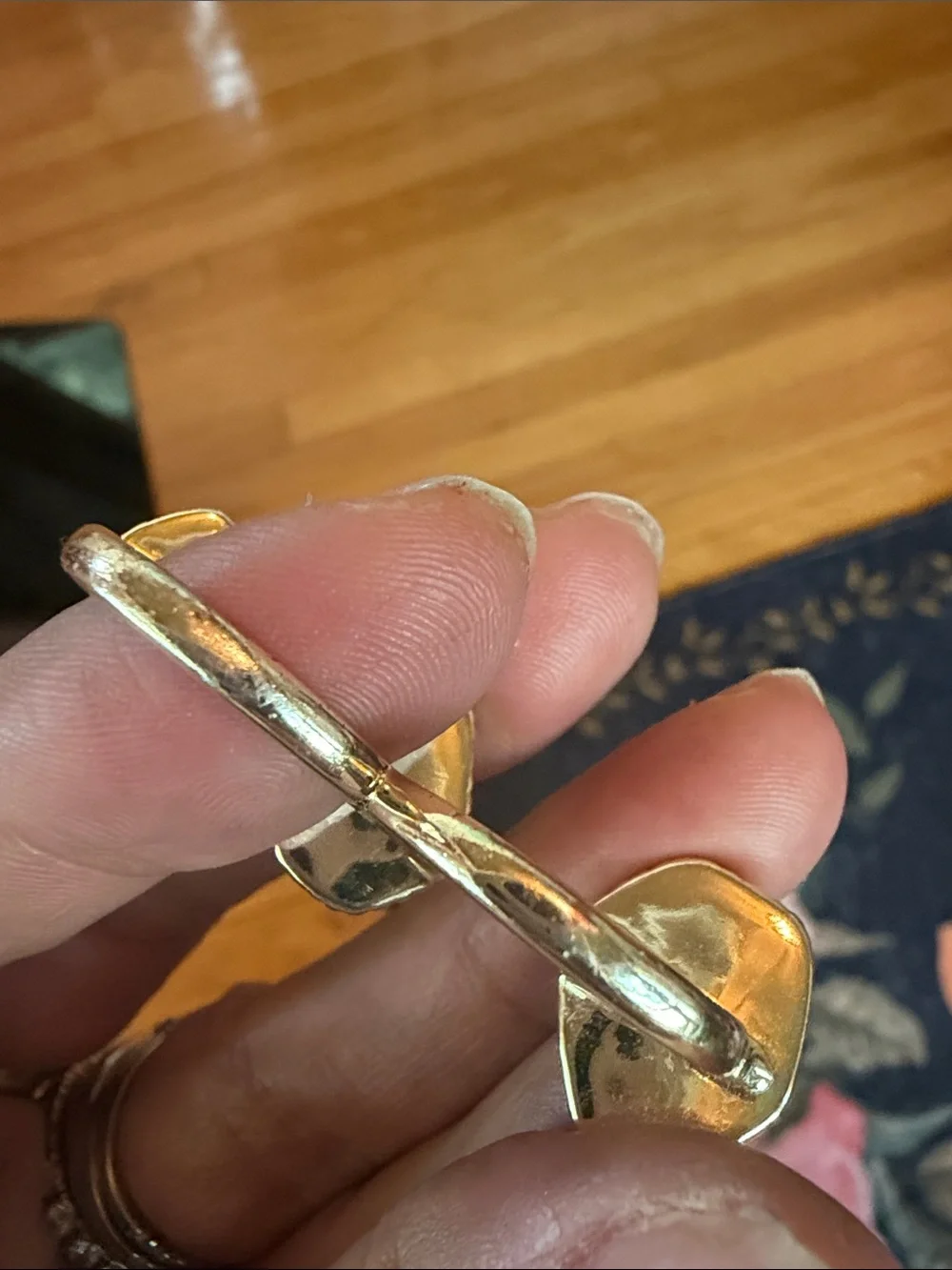Kendra Scott elegant gold