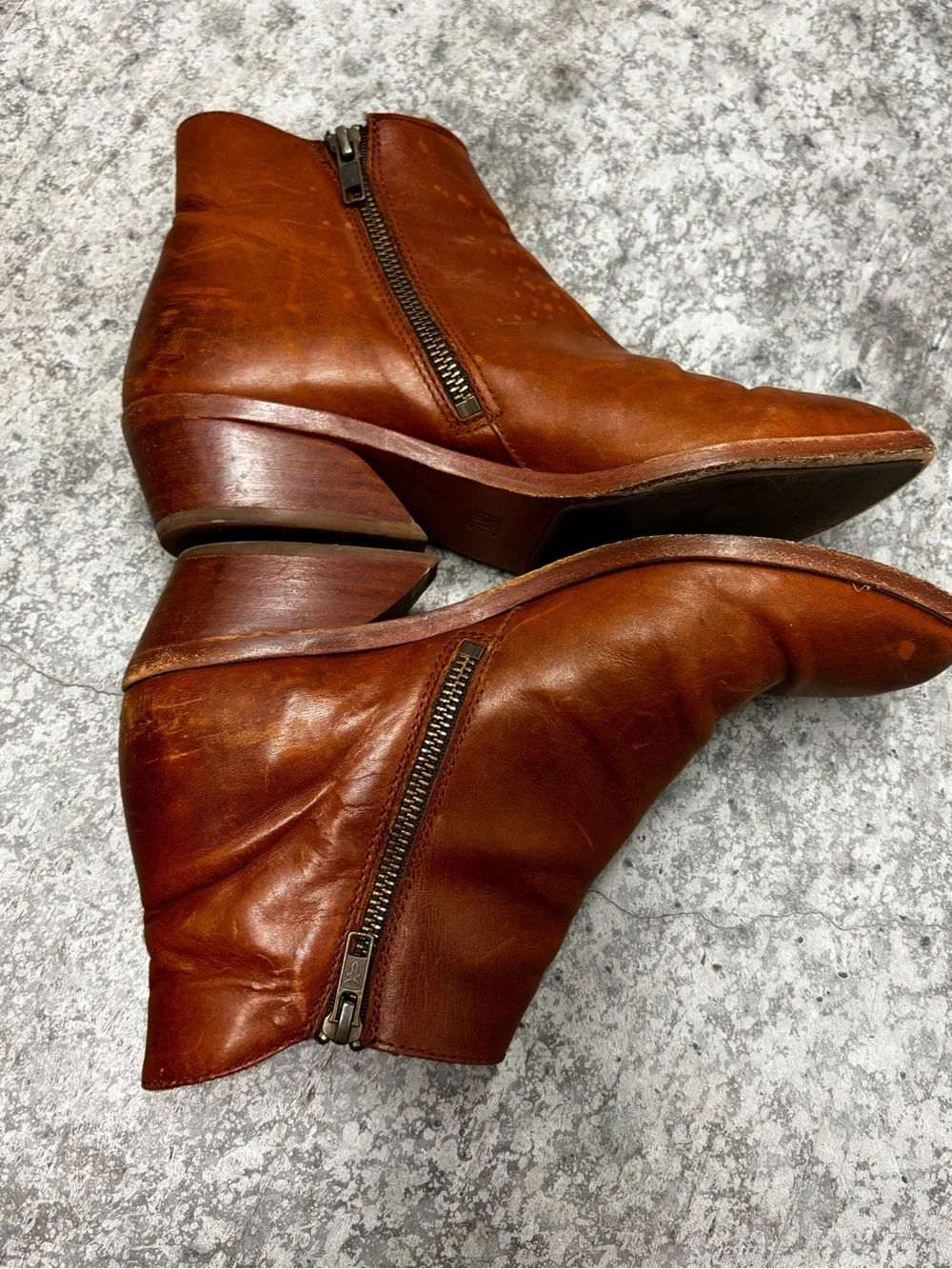 Frye Carson  piping bootie size 7.5