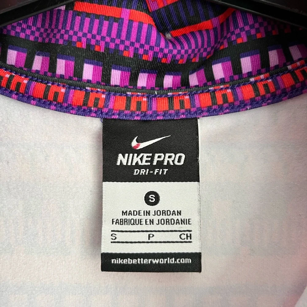 Nike vibrant pullover