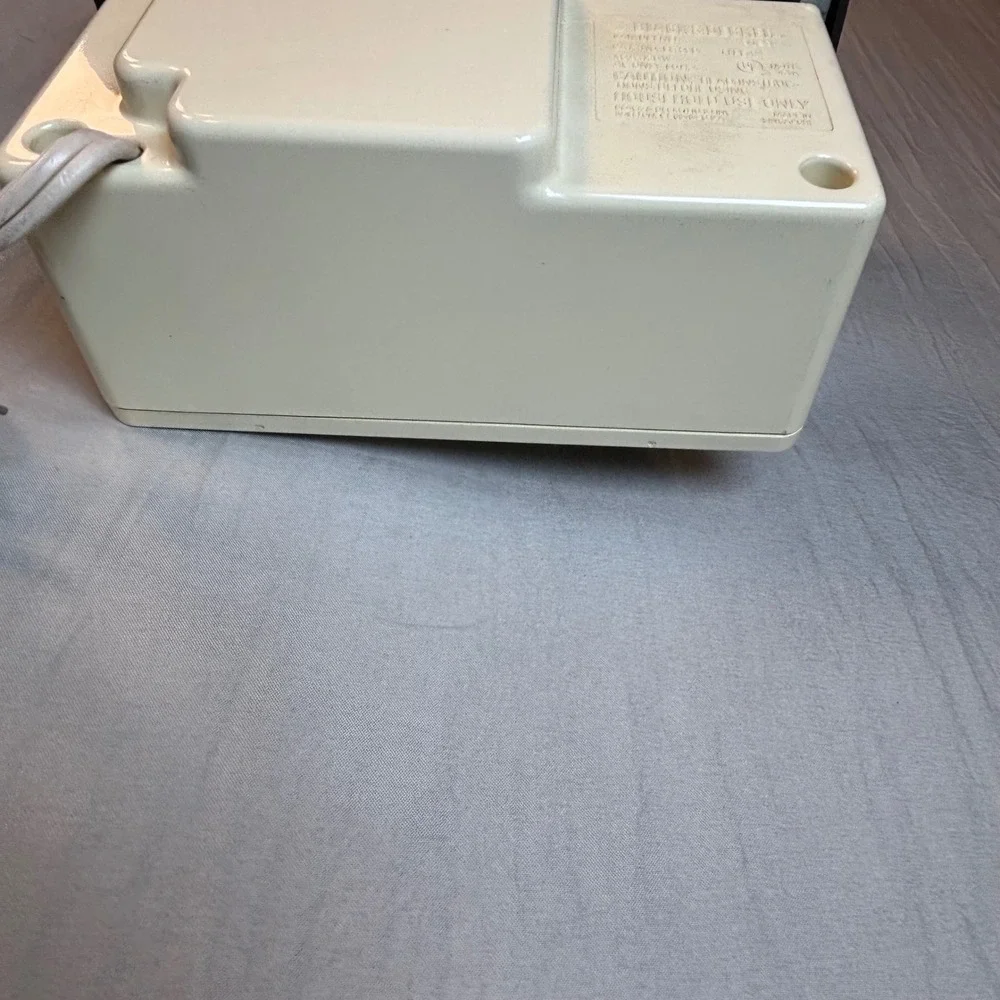 Black & Decker Under Cabinet Can Opener EC-59D Type 2 Vintage Cream Black Mount