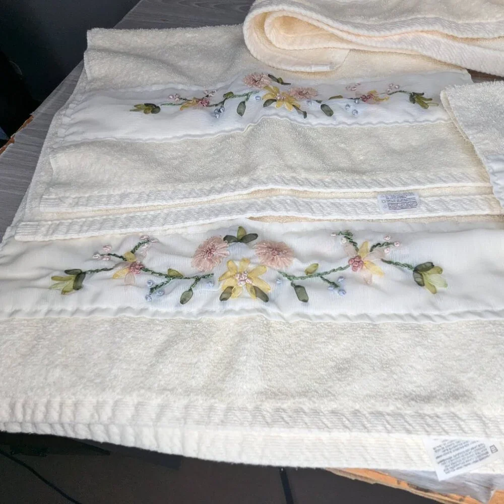 Saturday Knight Ltd elegant towel