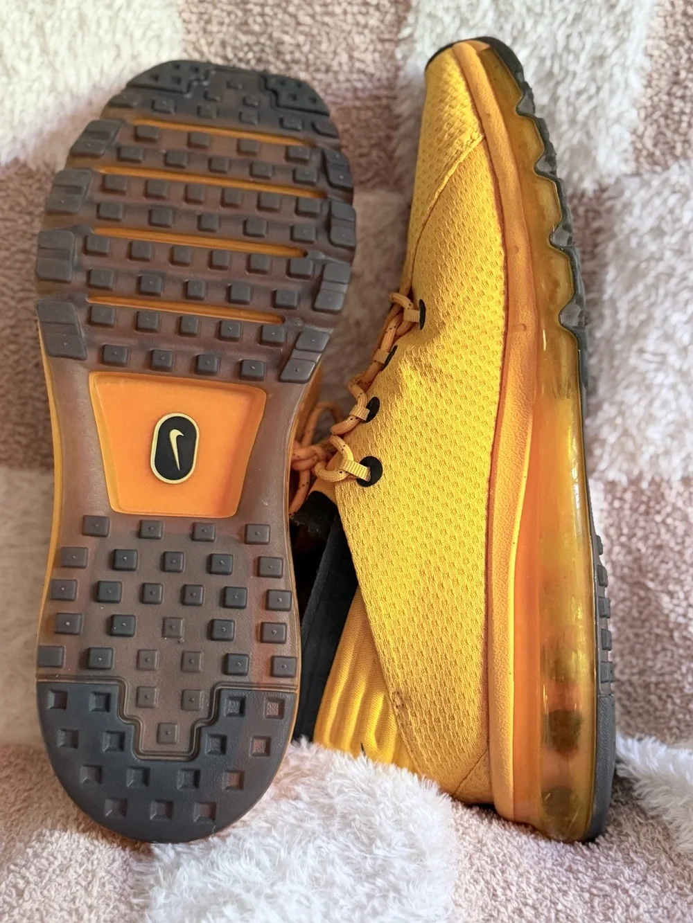 Nike 💛🔥 stand