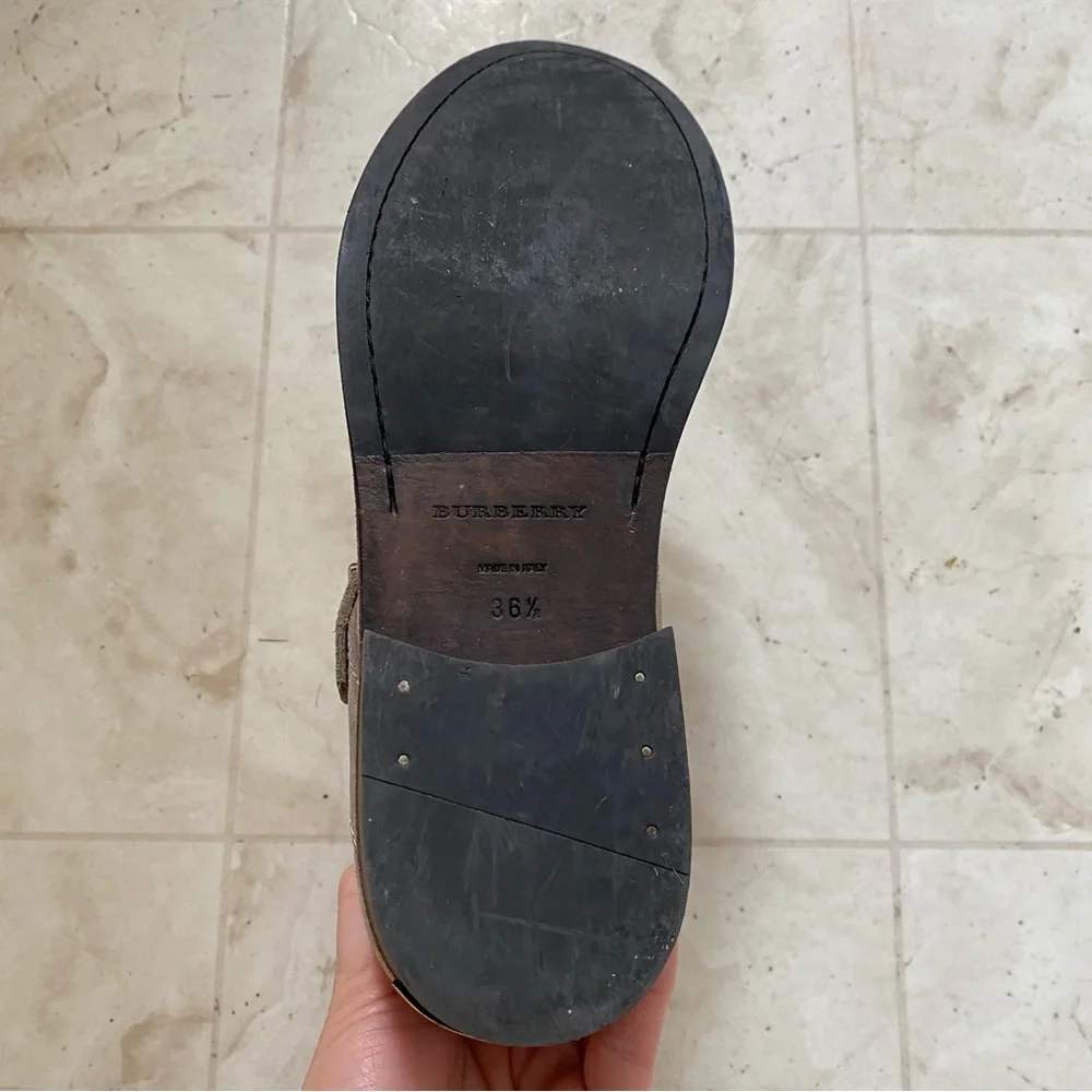 Burberry msrp $895