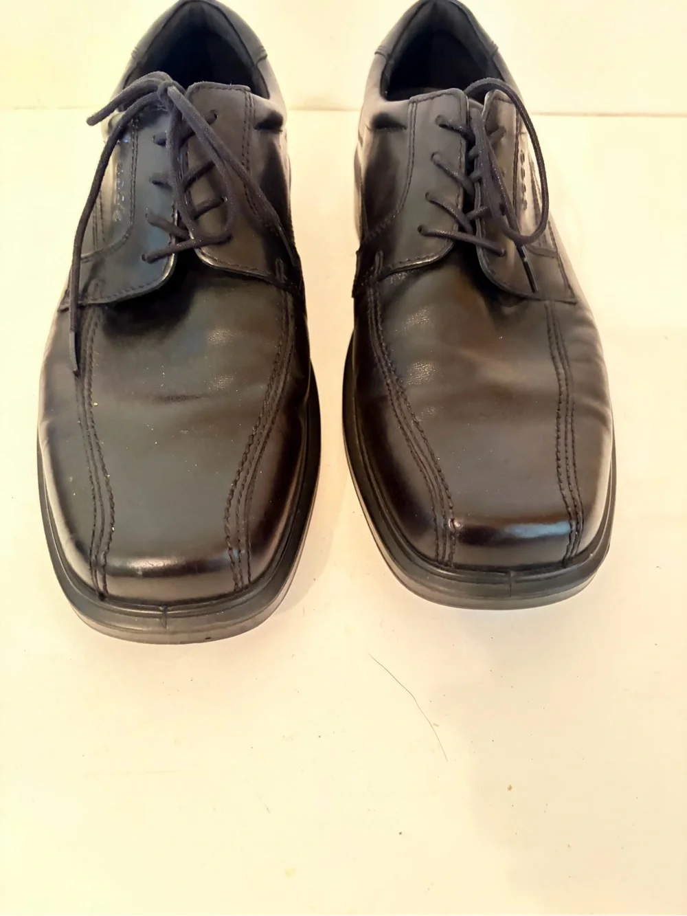Ecco 11 black shoes