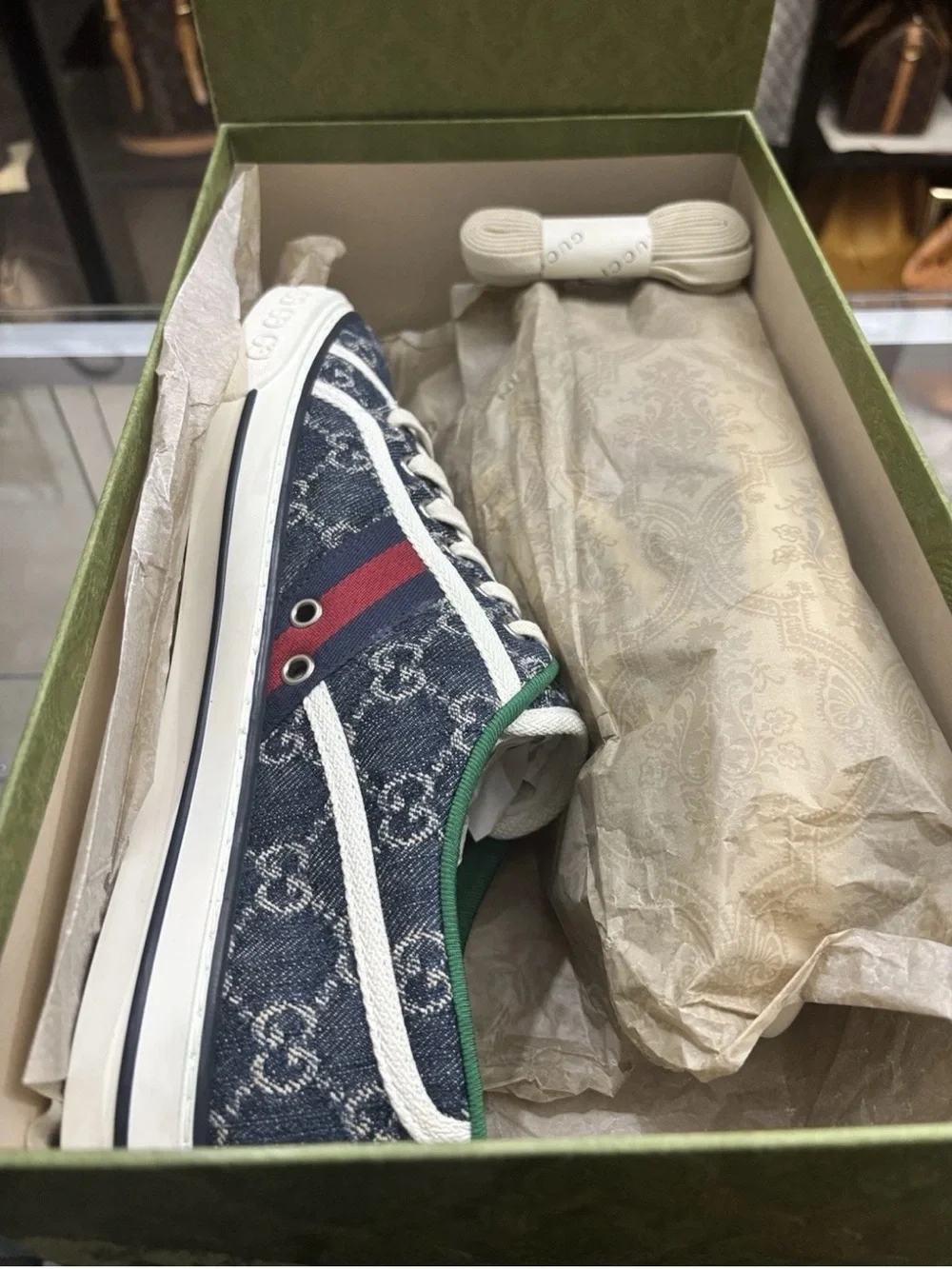 Gucci comes coa