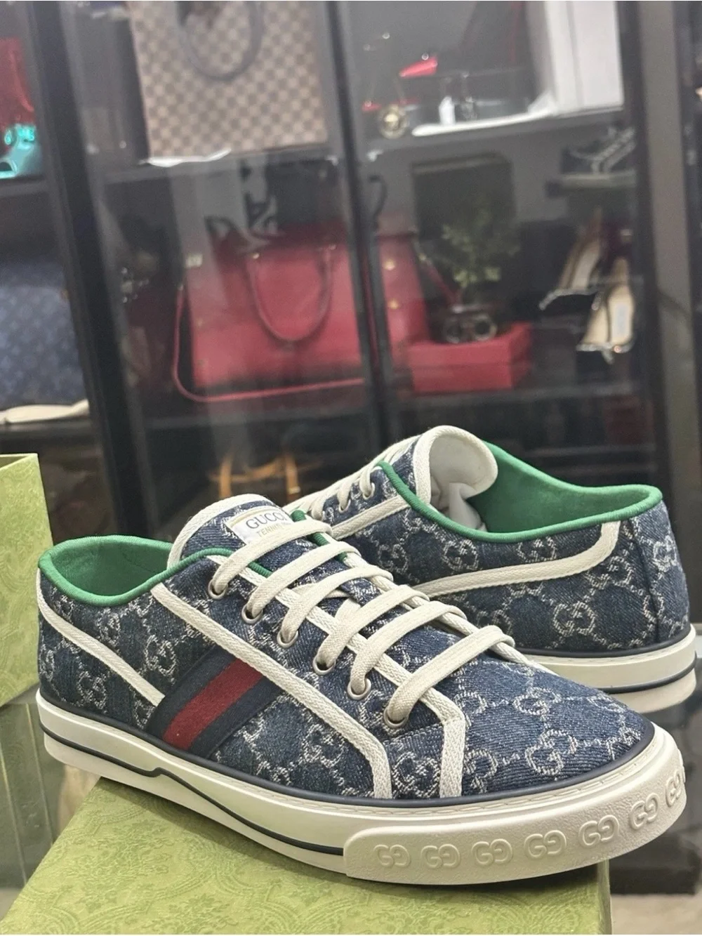 Gucci comes coa
