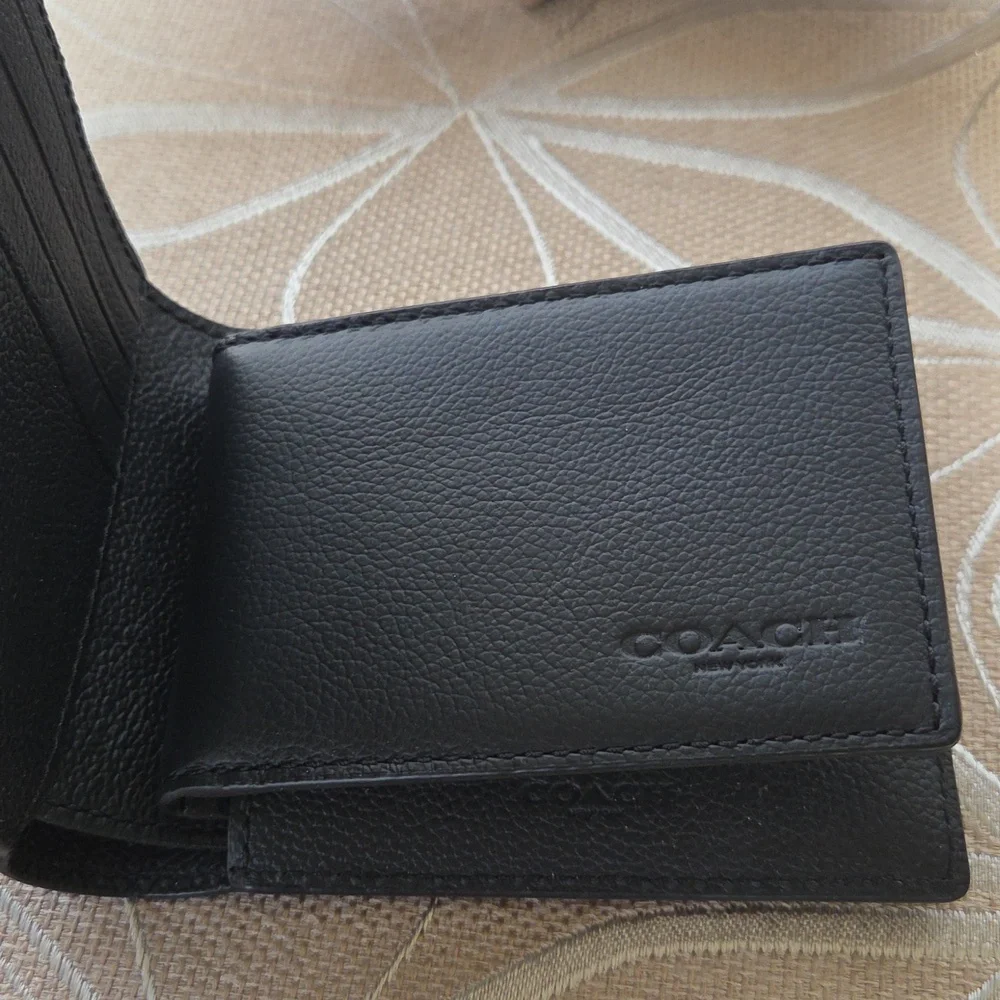 Coach bi case fold