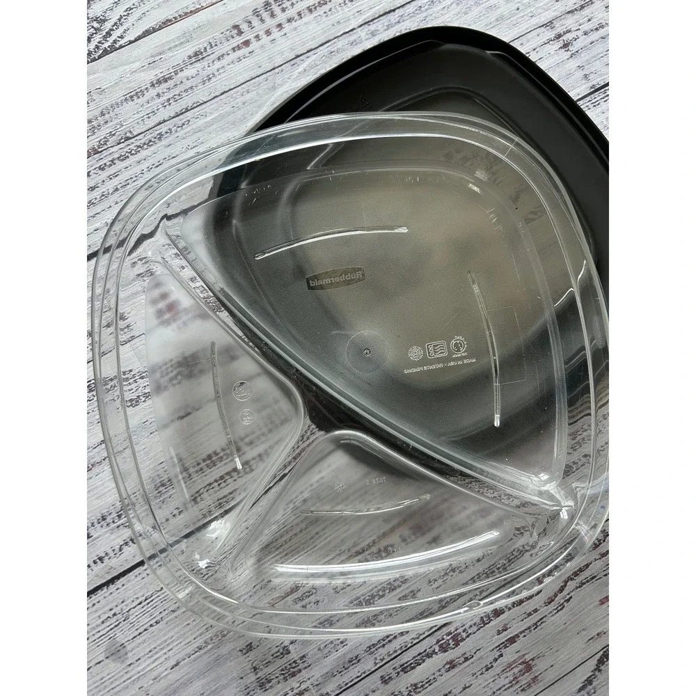 Rubbermaid divided container