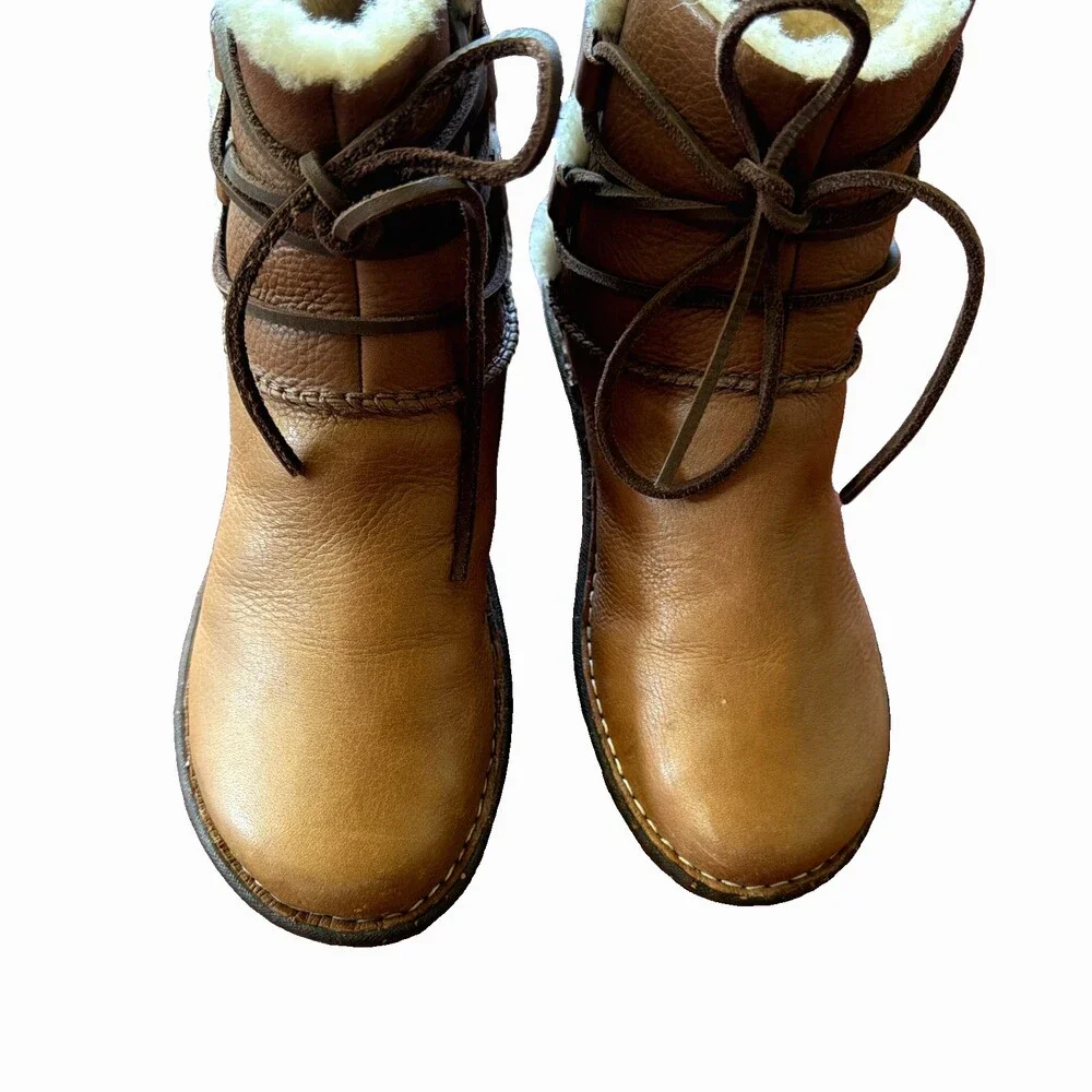 UGG CASPIA 1932 tan leather lace-up ankle boots with sheepskin lining US 8 EU 39