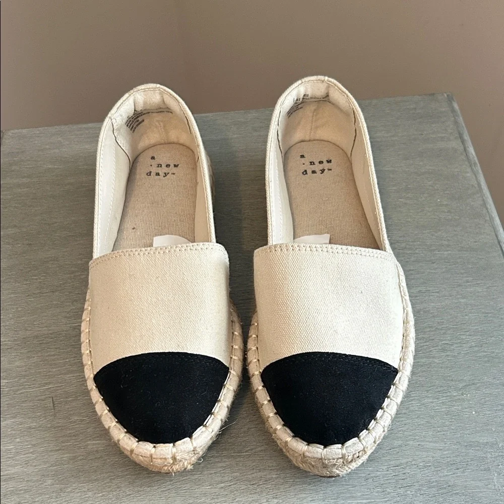 a new day Beige Canvas Espadrilles with Black Cap Toe size 6 NWOT