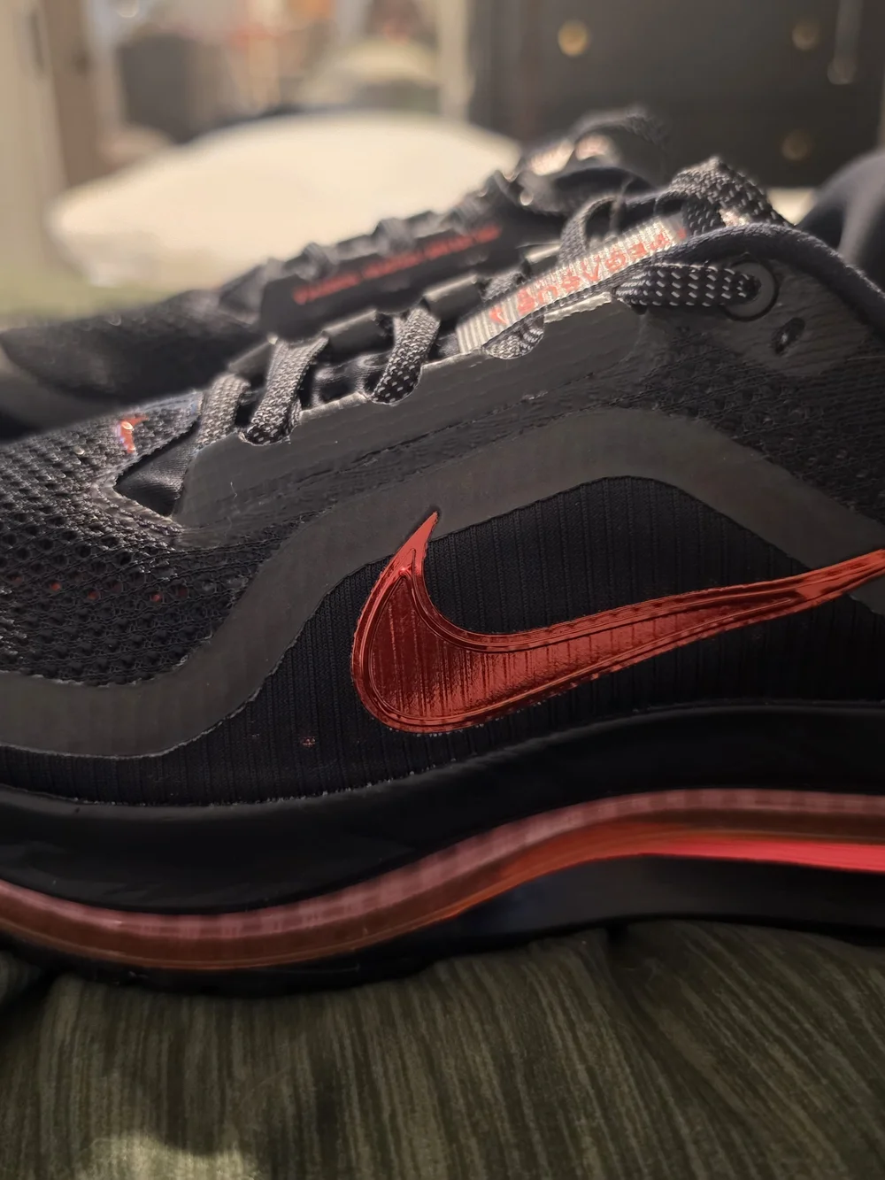 Nike Pegasus Premium. Black And Metallic Red