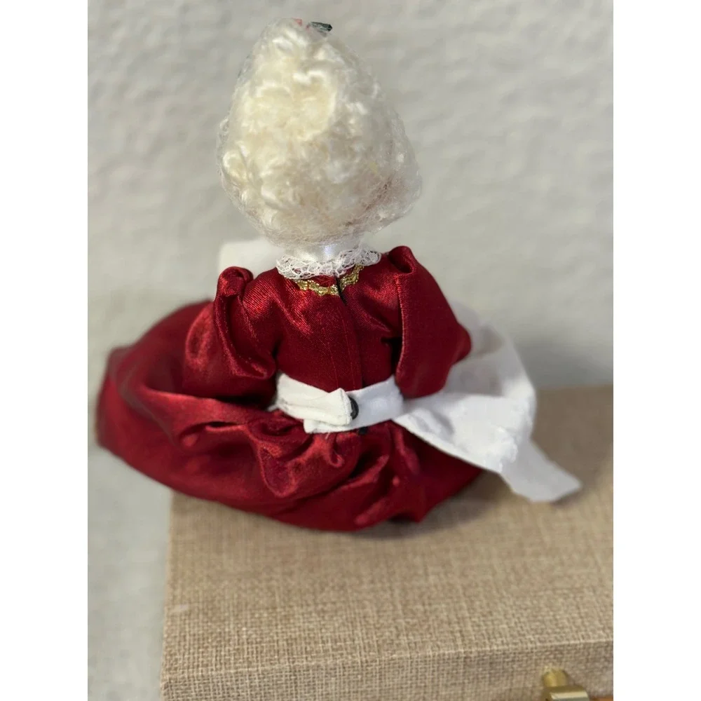 Giftcraft mrs claus