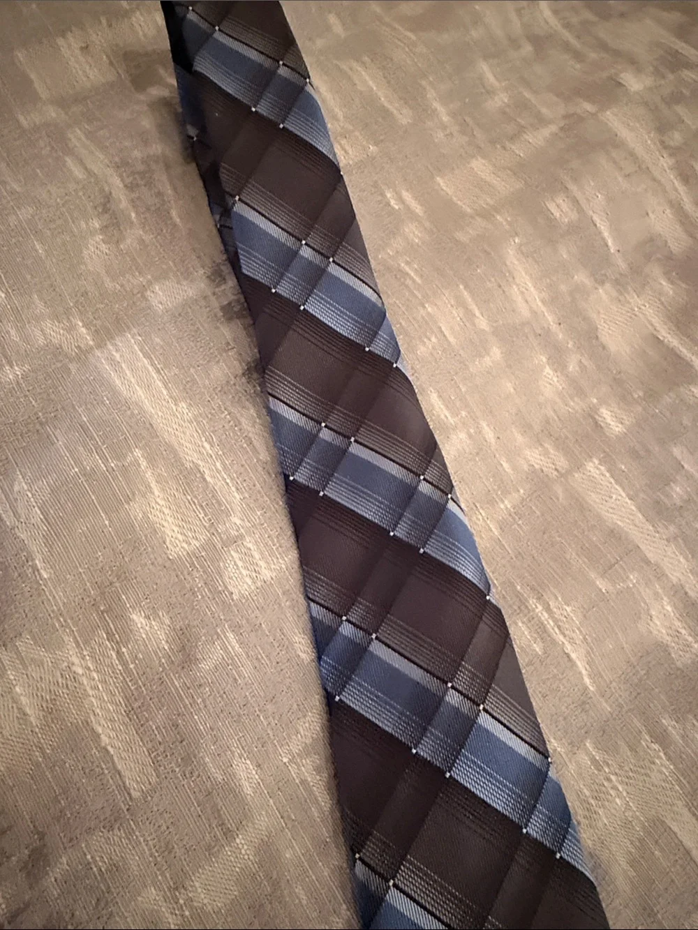 Kenneth Cole stylish plaid
