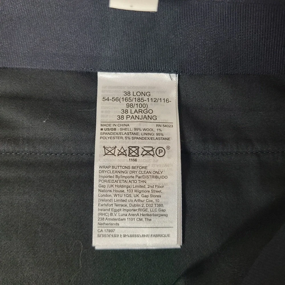 Banana Republic 38x27 dark