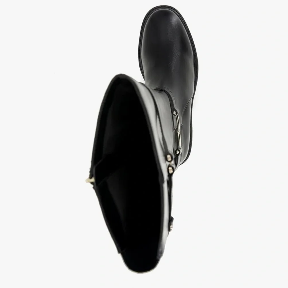 Kenneth Cole sleek stylish