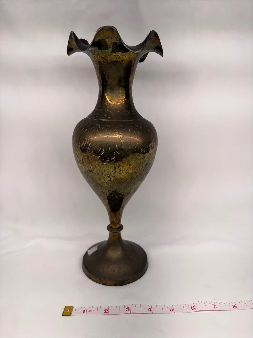 N/A engravings vase pedestal