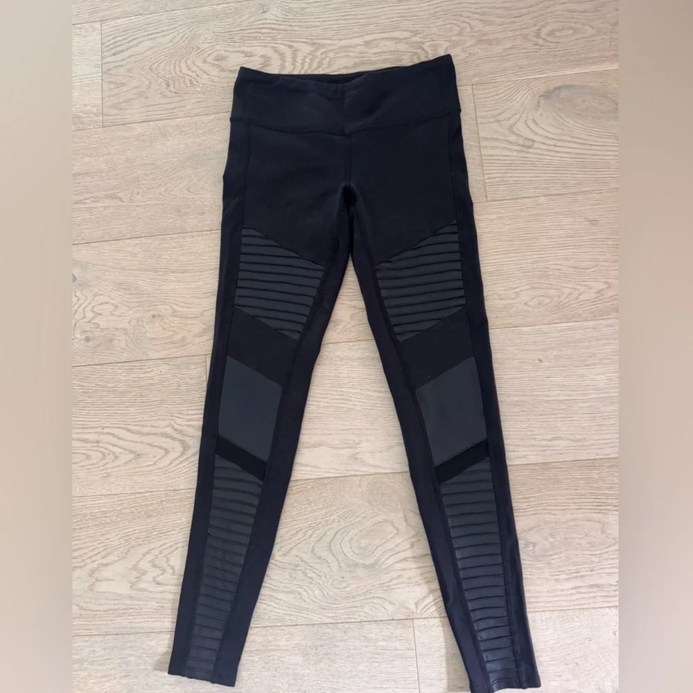 ALO Yoga inseam 5” great