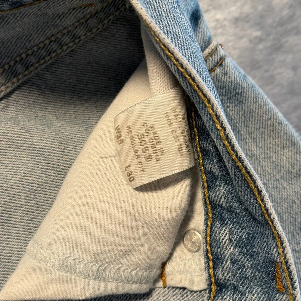 Levis measurements shown