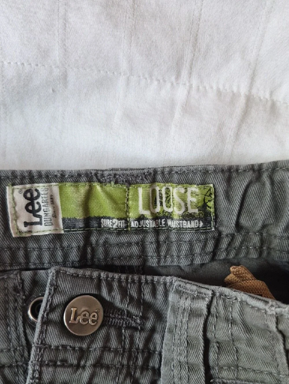 Lee rugged cargo