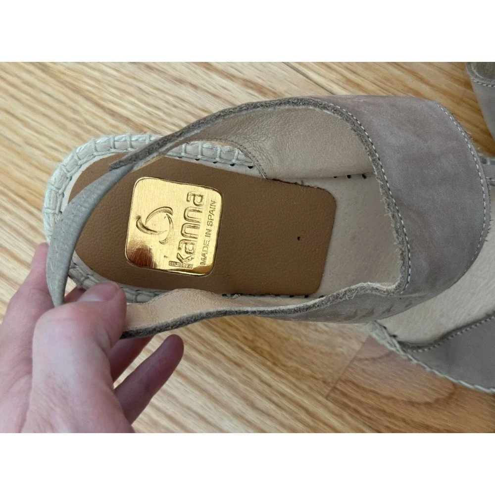 Kanna Wedge Heel Brown Sz 38 / 7.5 Tan Suede Beach Event Resort Casual Comfort